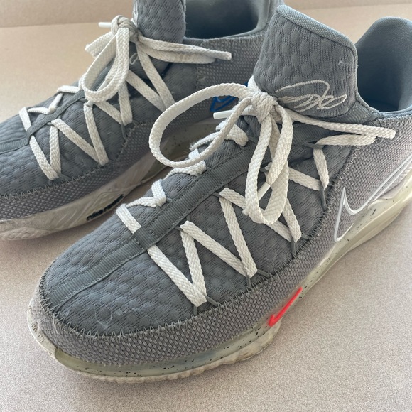 Nike Lebron XVII Low Lace Up Athletic Shoe - Picture 3 of 5